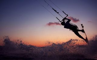 Kitesurfing: akrobaté na vlnách