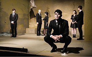 Trojanův Hamlet v Ostravě je krutý antihrdina bez iluzí