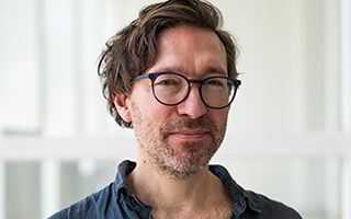 Sarkastická groteska o konci světa